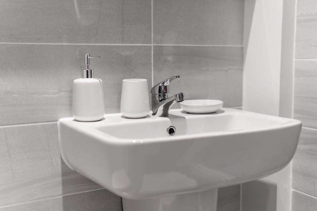 Lovely 1 Bed Apartment In Liverpool Centre Eksteriør billede